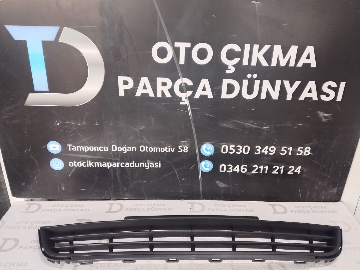 VOLKSWAGEN JETTA �N TAMPON PANJURU S�YAH 2010